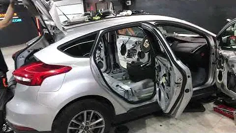 Ford Focus III, владельцу не нравилась штатная шумоизоляция в салоне, исправляем. Шумка Комфортмат.